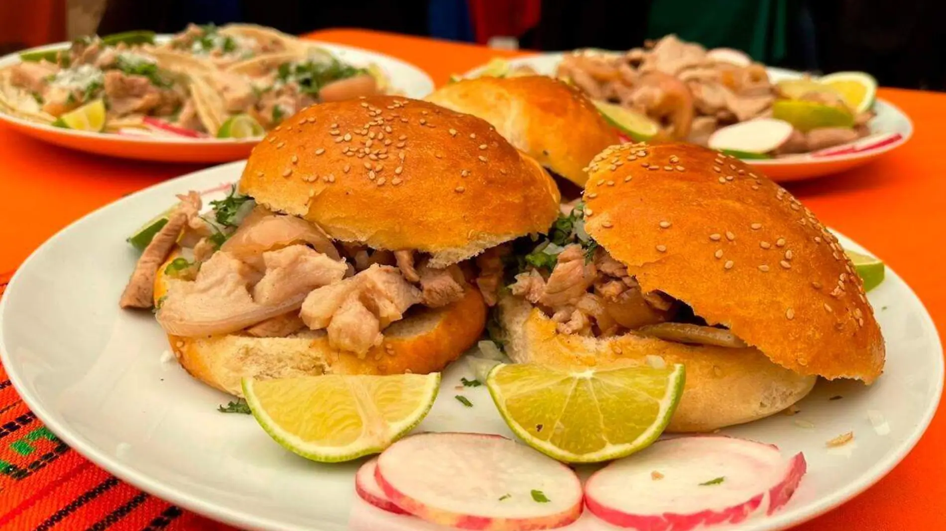 cemitas de carnitas que forman parte de la feria en San Francisco